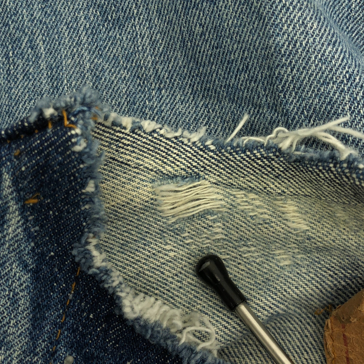 Levi's | 重製彩繪牛仔短版外套 / 印有 522 字樣 |