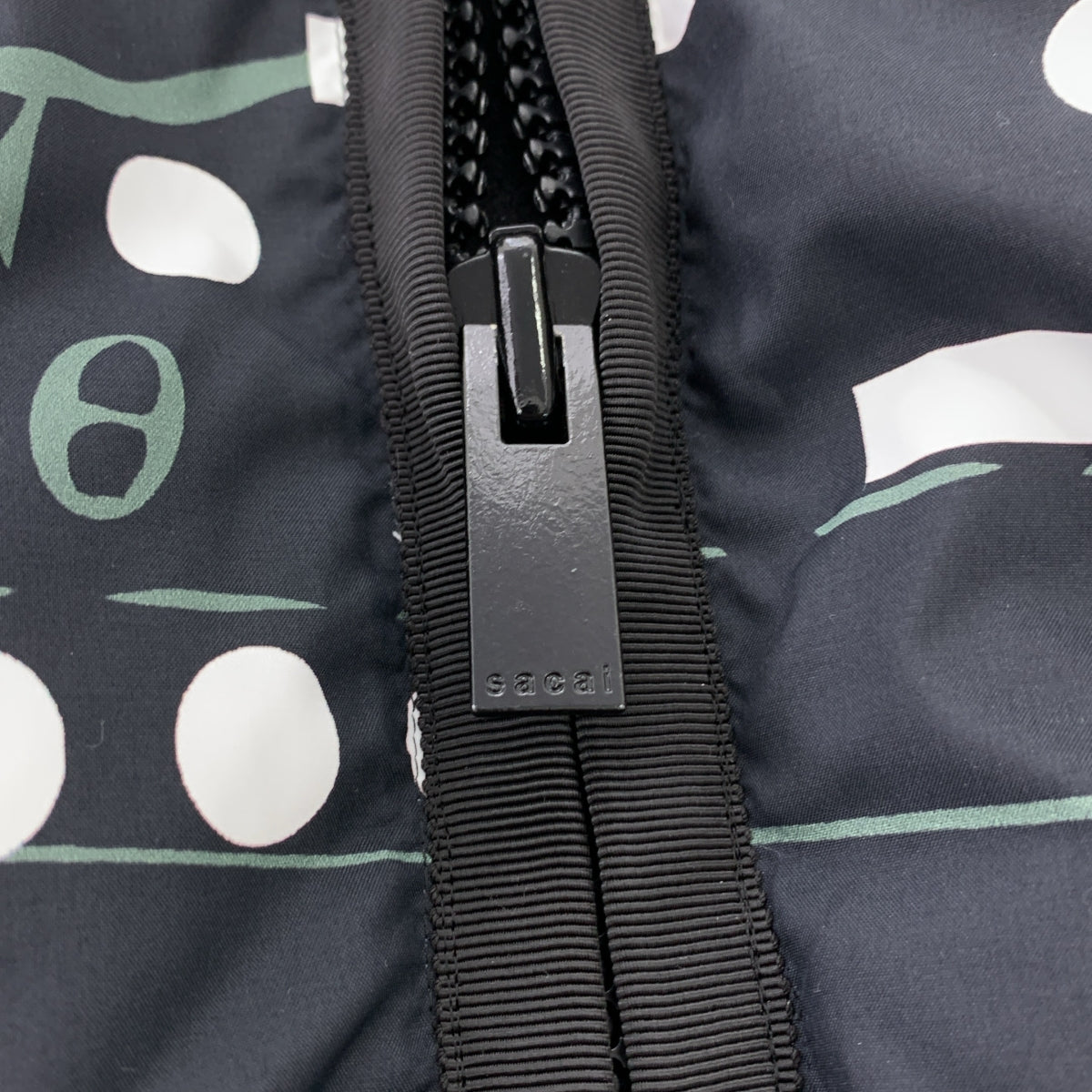 【美品】  sacai / サカイ | 2023AW | × INTERSTELLAR / PRIMALOFT / プリマロフト 総柄 ロゴ ボア 異素材 切替 オーバー ジャケット ブルゾン | 2 | ブラック | レディース