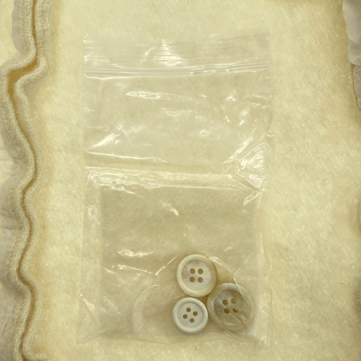 [狀況良好] COMME des GARÇONS HOMME PLUS | 2024 秋冬 |羊毛縮水雙排扣外套| SHOPBOP L 號 |灰白色|男士