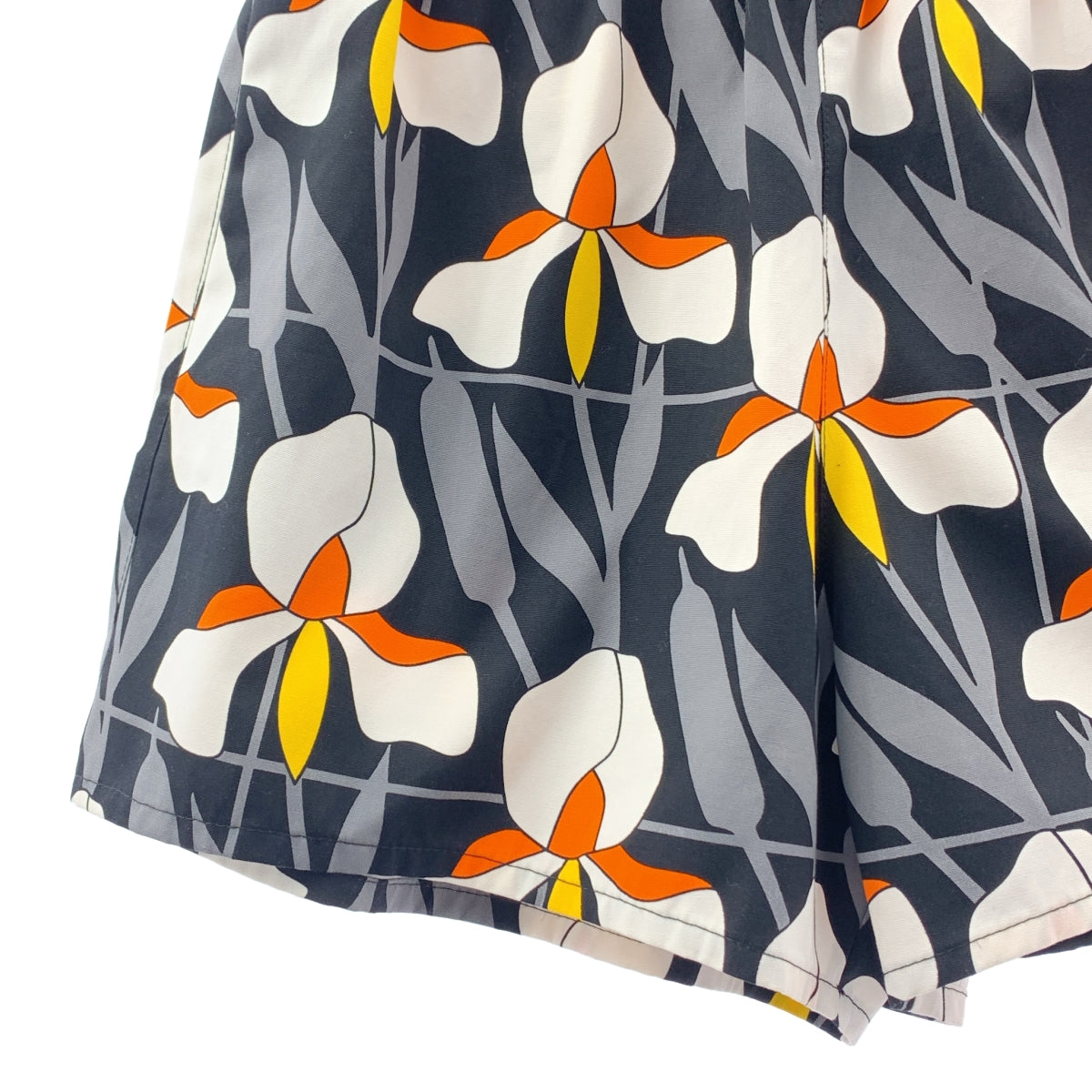 PRADA | 2020 春夏 | 棉質全印花抽繩鬆緊腰休閒短褲 | 38 碼 |