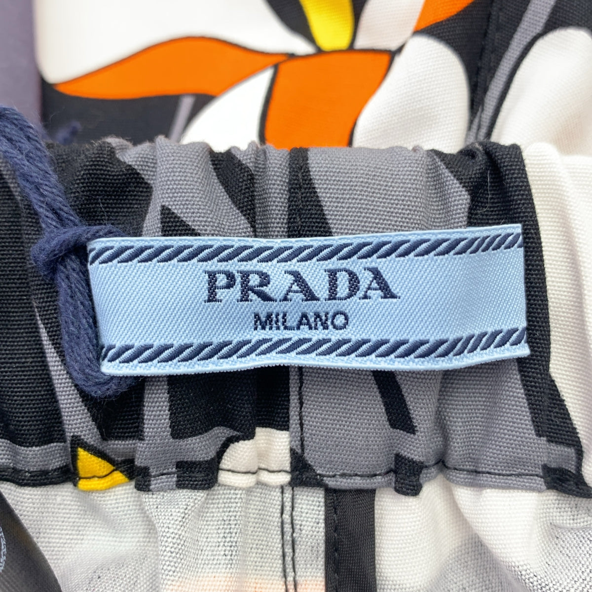 PRADA | 2020 春夏 | 棉質全印花抽繩鬆緊腰休閒短褲 | 38 碼 |