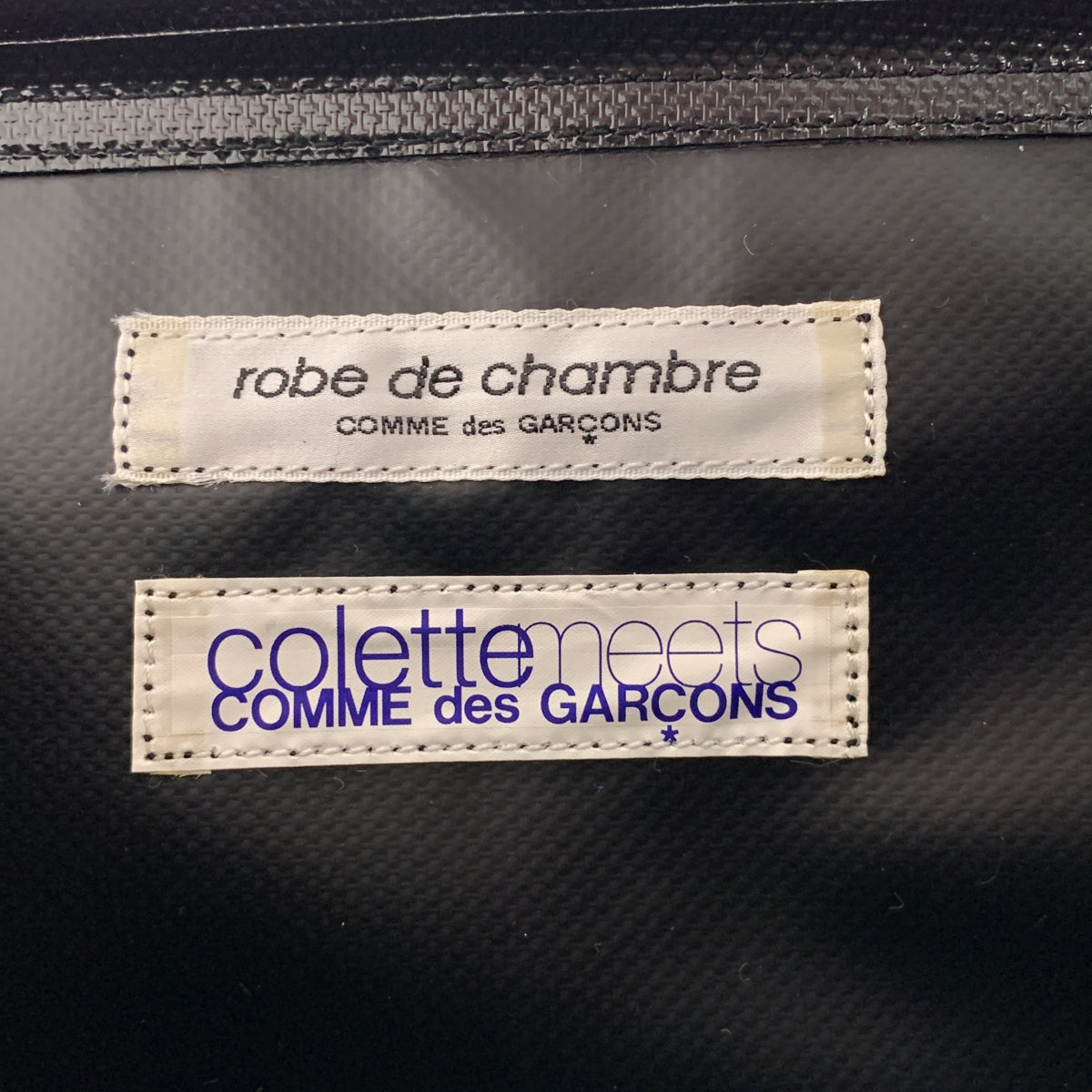 COMME des GARÇONS 長袍 / COMME des GARÇONS | 長袍 COMME des GARÇONS | 長袍 COMME des GARÇONS × colette meet / colette meet 標誌手提包 |