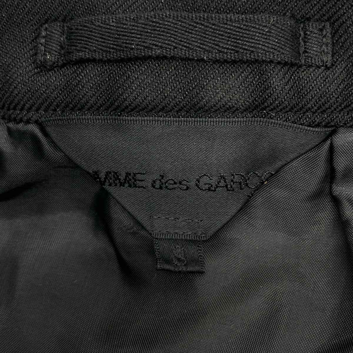 【美品】  COMME des GARCONS / コムデギャルソン | 2023SS | ポリエステル 製品加工 変形 断ち切り シングル オーバー ジャケット | S | ブラック | レディース