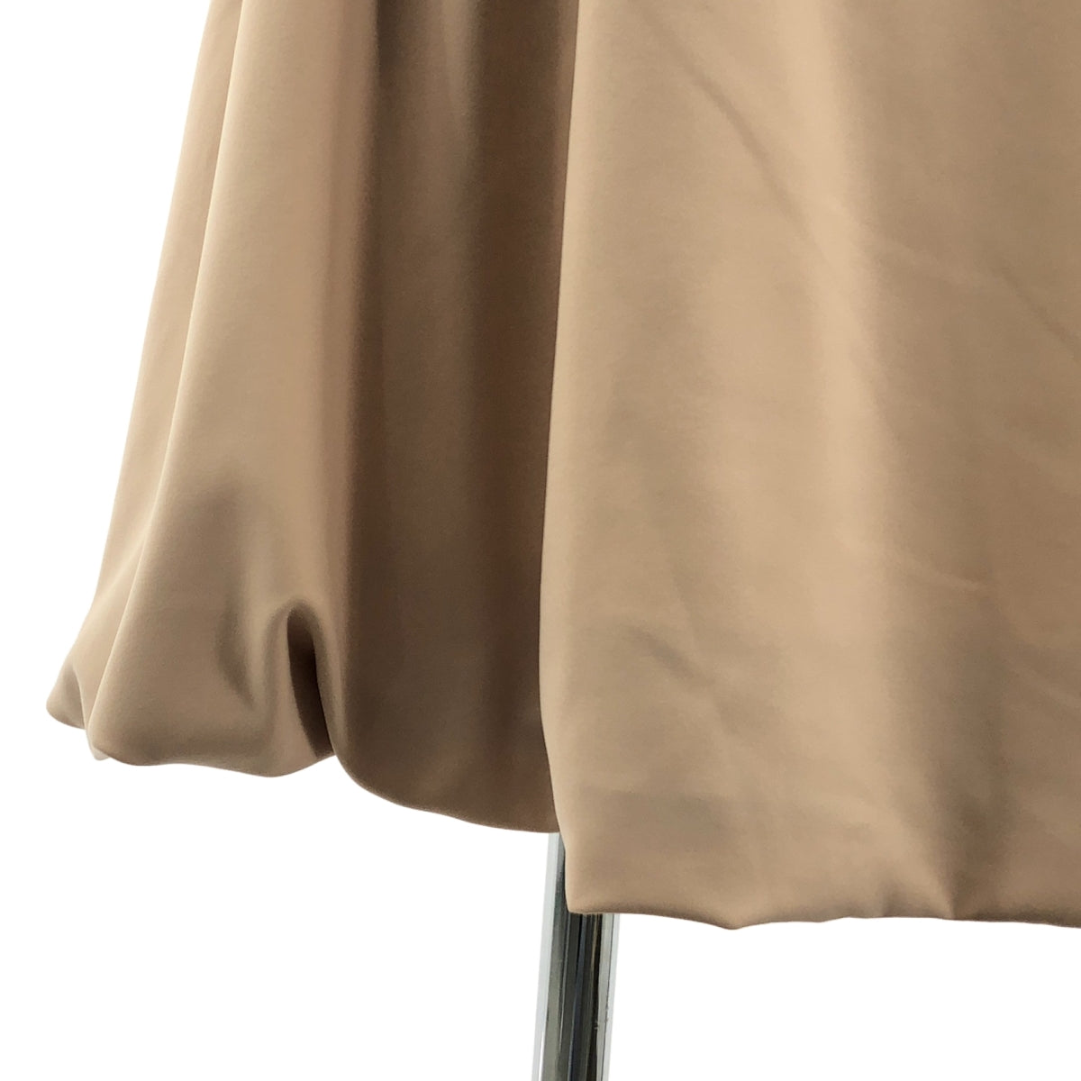 [近乎全新] FOXEY NEW YORK | 女款彈性滑順燈籠裙 | 38碼 | 米色 | 女款