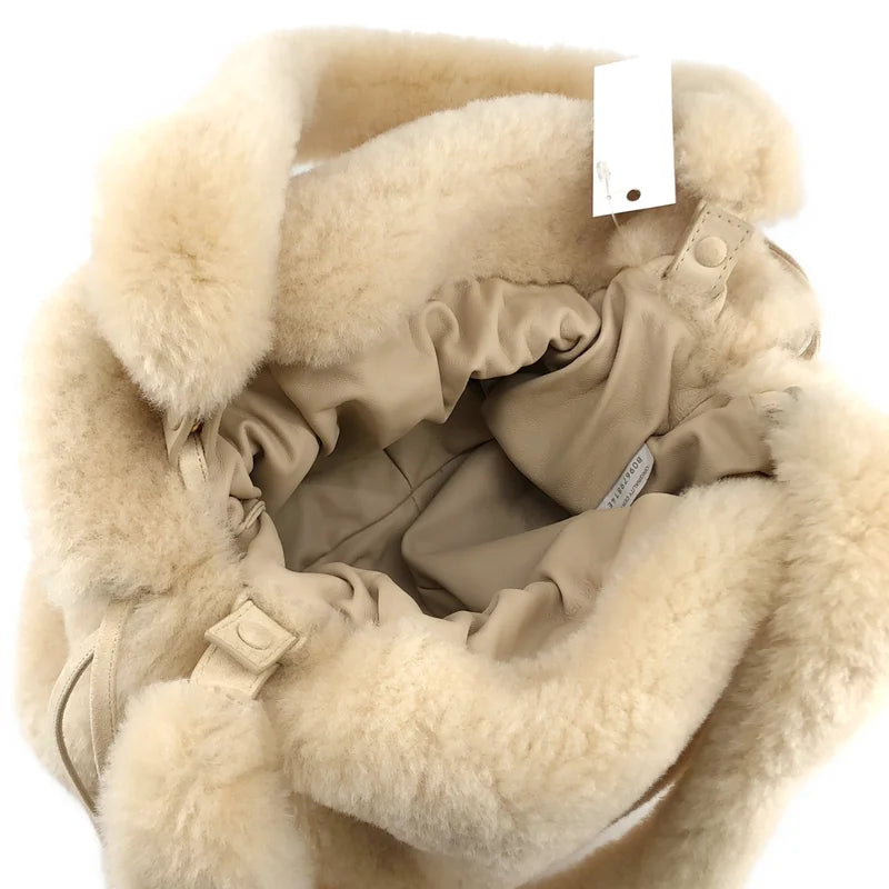 BOTTEGA VENETA / 寶緹嘉 | LAMB SHEARING 粥色托特包 |