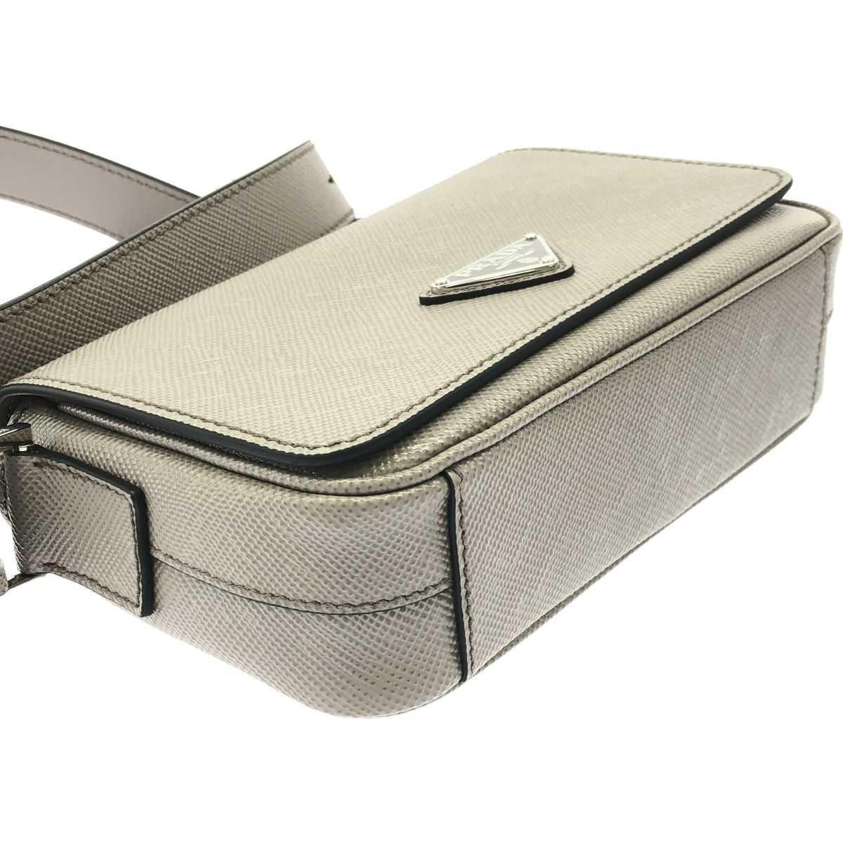 【신품】 PRADA / 프라다 | Triangle Logo Saffiano Leather shoulder bag 숄더백 | 그레이지 | 남성