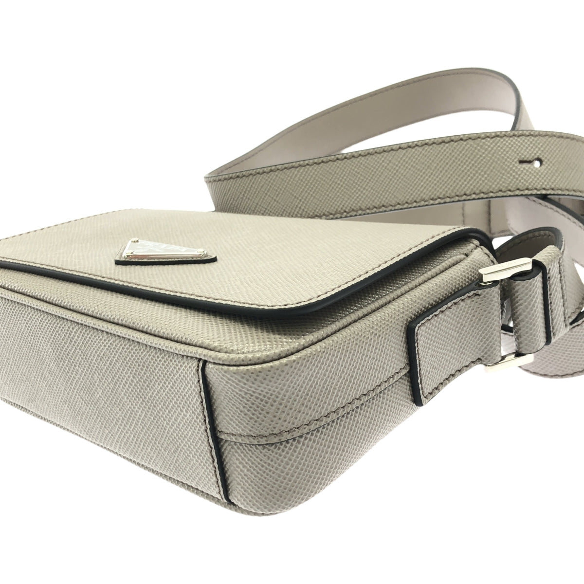 【신품】 PRADA / 프라다 | Triangle Logo Saffiano Leather shoulder bag 숄더백 | 그레이지 | 남성