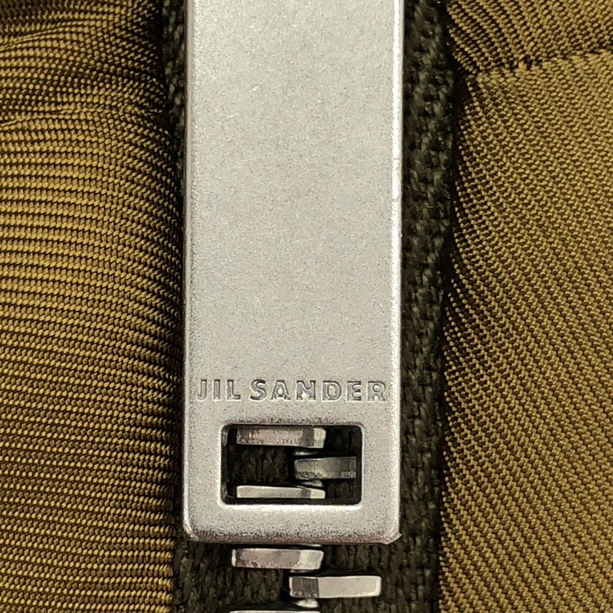 [狀況極佳] JIL SANDER | 2024 春夏 | 單點標誌肩部拉鍊超大套頭衫 | M 碼 | 卡其色 | 男款