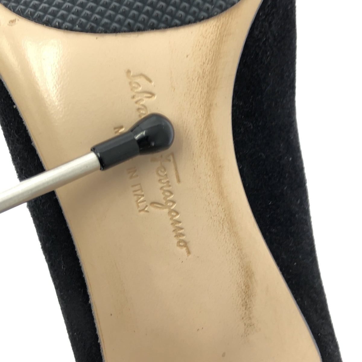 【美品】  Salvatore Ferragamo / サルヴァトーレフェラガモ | リボン スエード ヒールパンプス | 5 D | ブラック / ゴールド | レディース