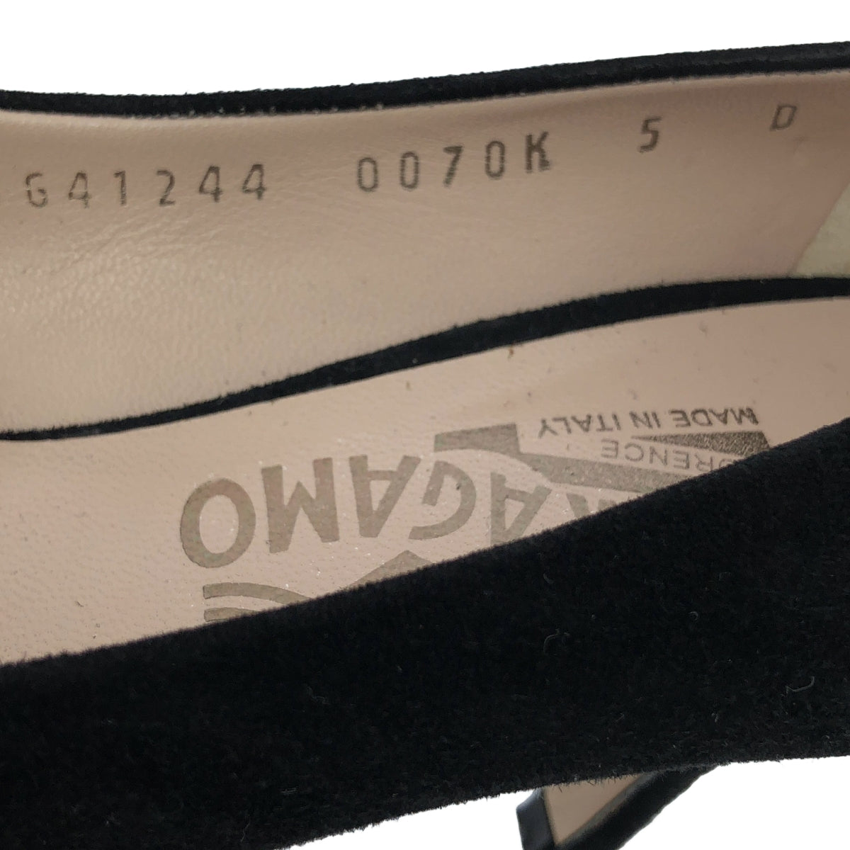 【美品】  Salvatore Ferragamo / サルヴァトーレフェラガモ | リボン スエード ヒールパンプス | 5 D | ブラック / ゴールド | レディース