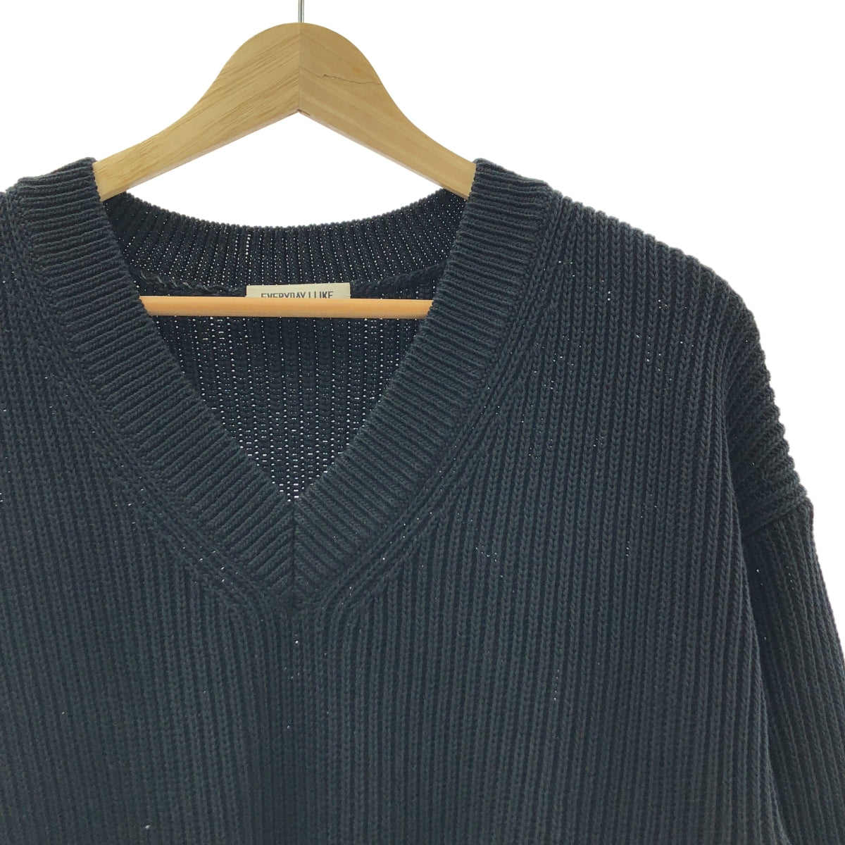 Deuxieme Classe / 두지엠 클래스 | Design Sleeve Cropped 리브 V 넥 풀오버 | 블랙 |