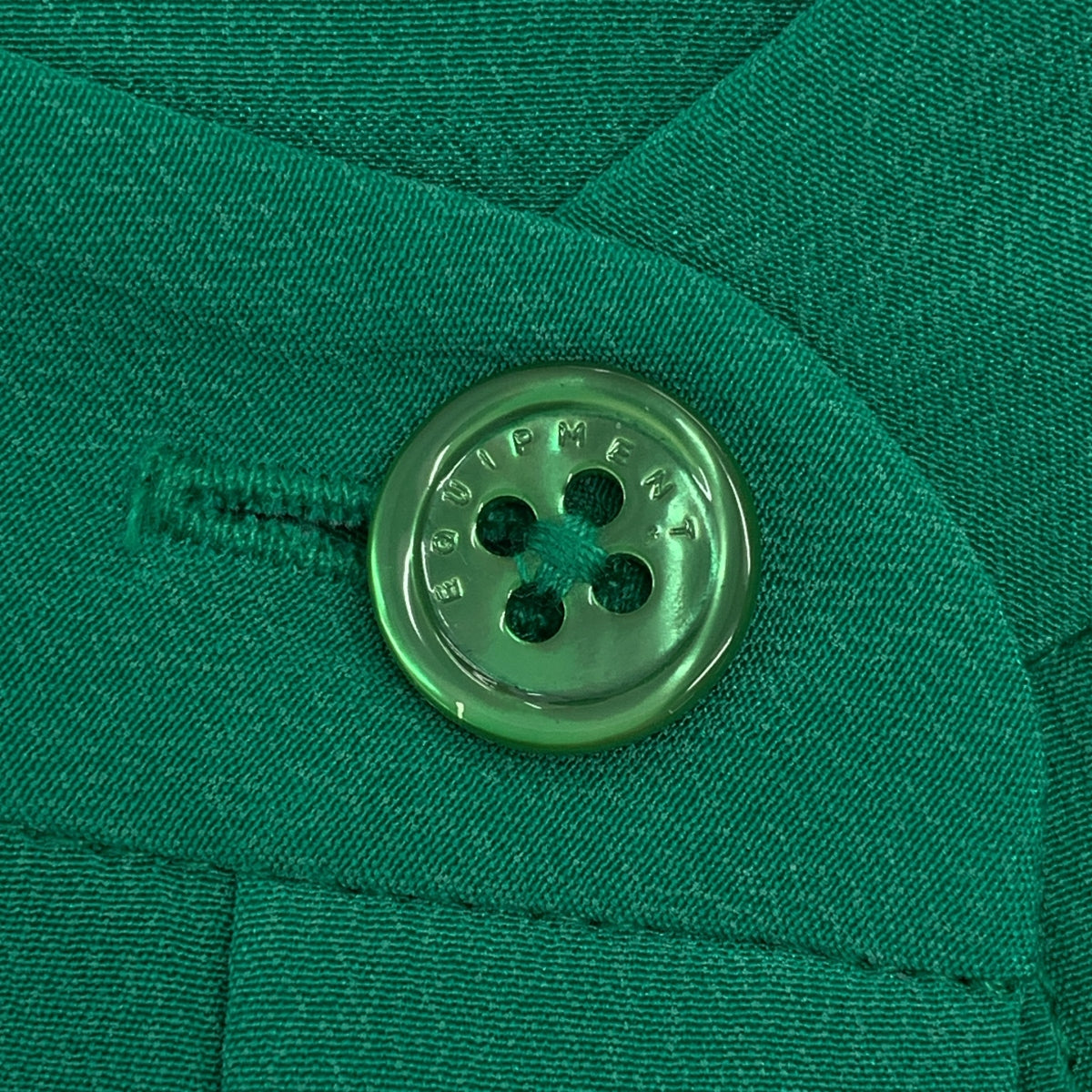 EQUIPMENT | 100% 絲質標誌連結前開襟襯衫 | M 碼 | 女款