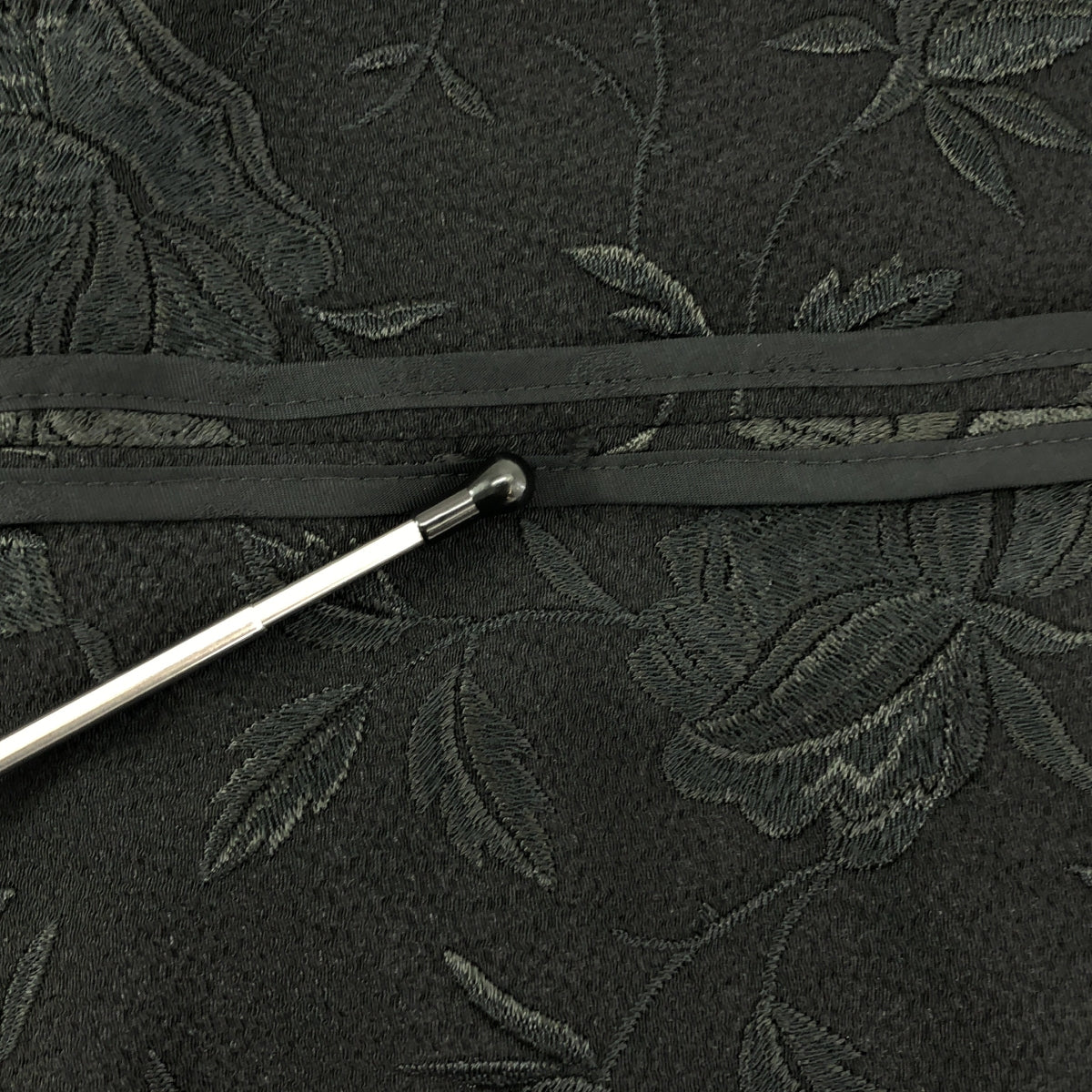 l'heritage martinique / 릴리타주 마르티니크 | 엠브로이드 가운 롱 코트 | 블랙 |