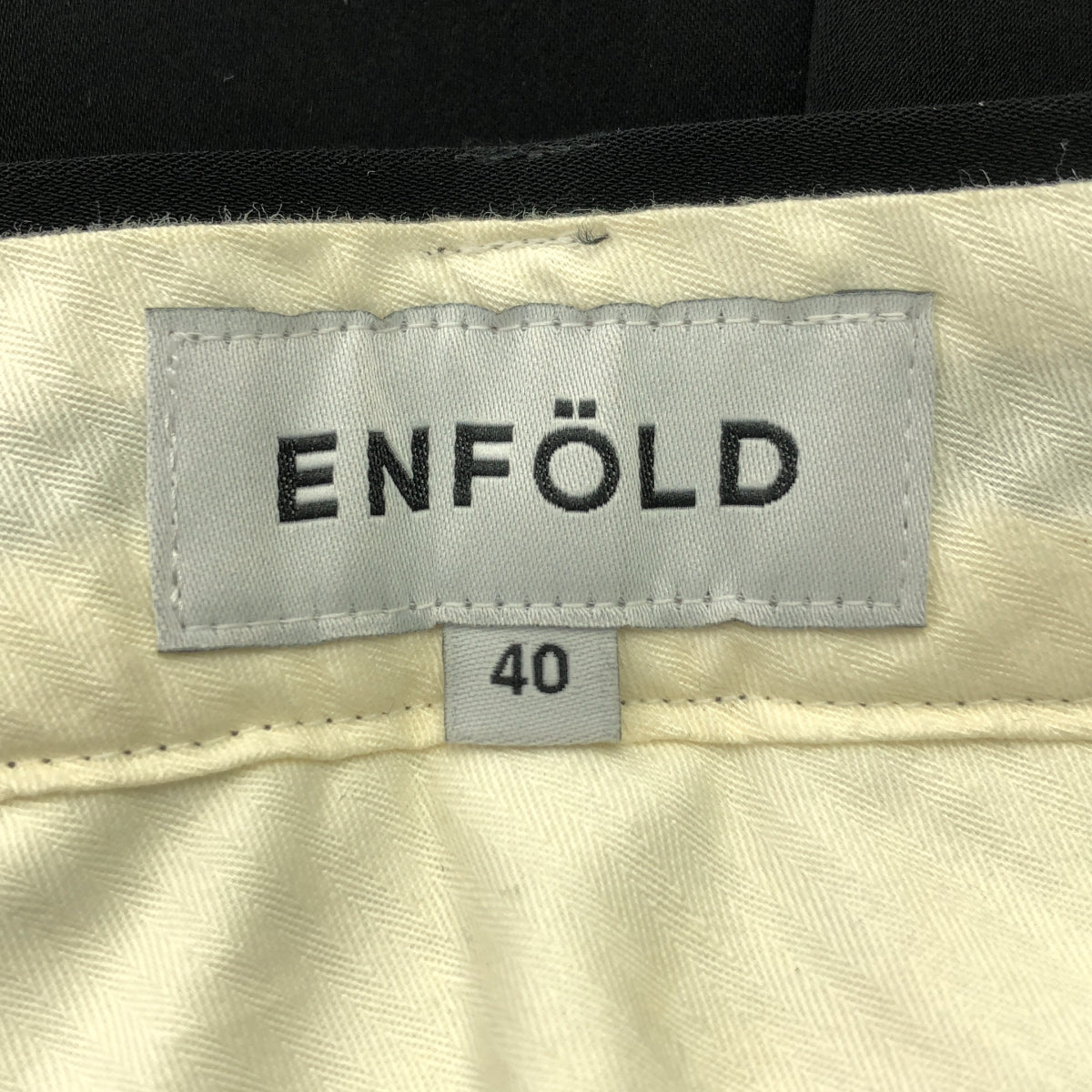 ENFOLD / 엠 폴드 | 백 새틴 크롭트 PT 테이퍼 팬츠 | 40 | 블랙 | 여성