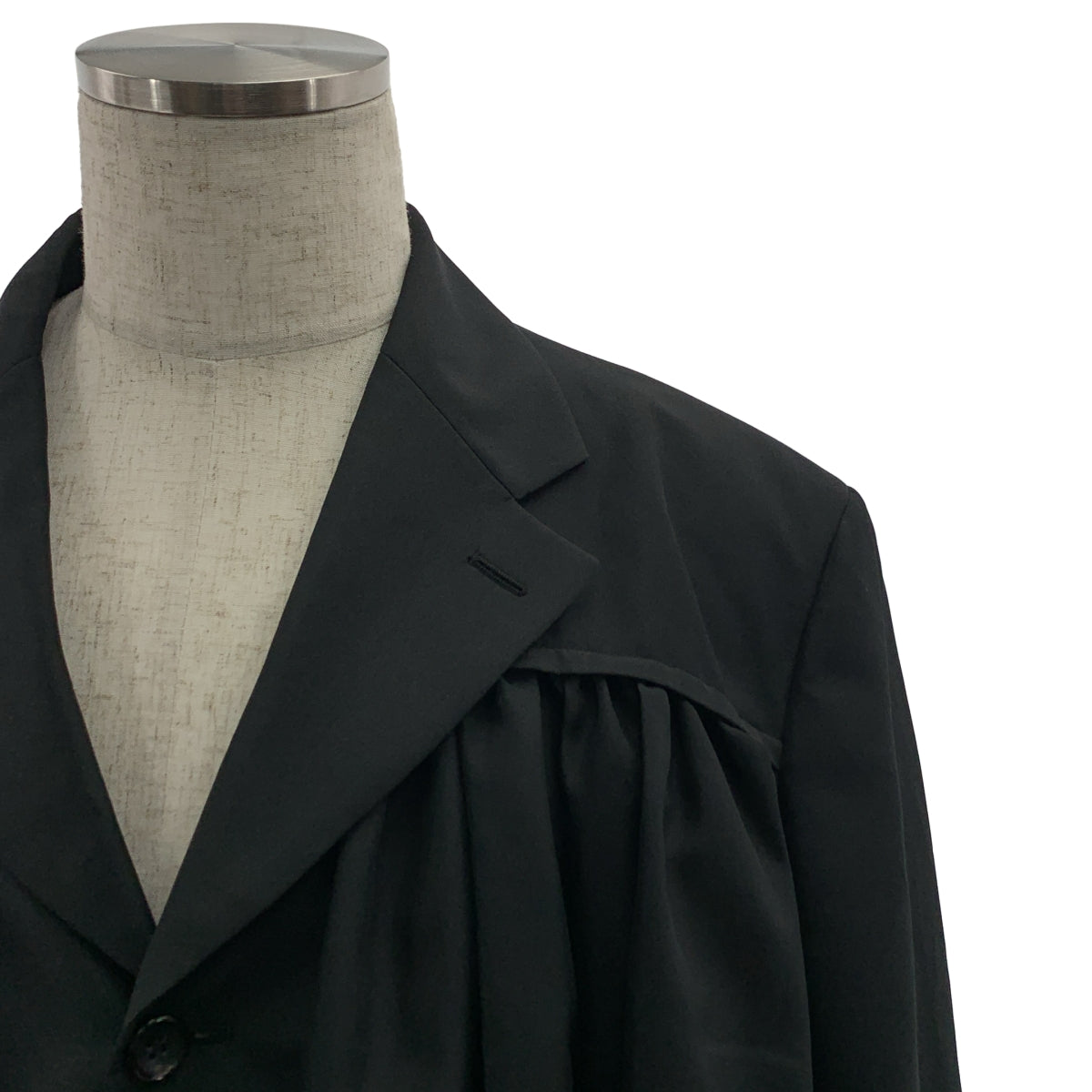 COMME des GARÇONS HOMME PLUS | 2024春夏 | 聚酯纖維不對稱褶皺單排扣外套 / 全襯裡 | M碼 |