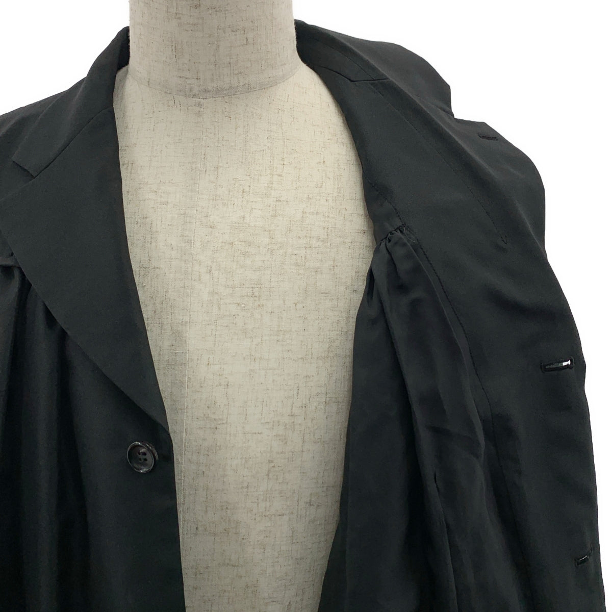 COMME des GARÇONS HOMME PLUS | 2024春夏 | 聚酯纖維不對稱褶皺單排扣外套 / 全襯裡 | M碼 |