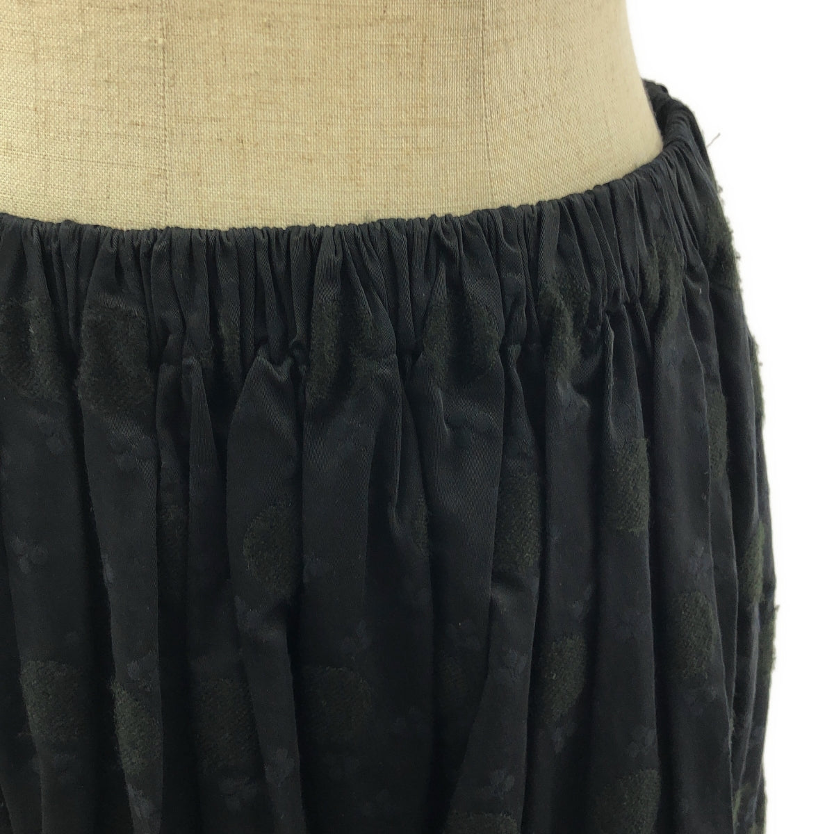 COMME des GARÇONS | 經編布料2019 秋冬 |圓點褶皺荷葉邊對接長裙| SHOPBOP