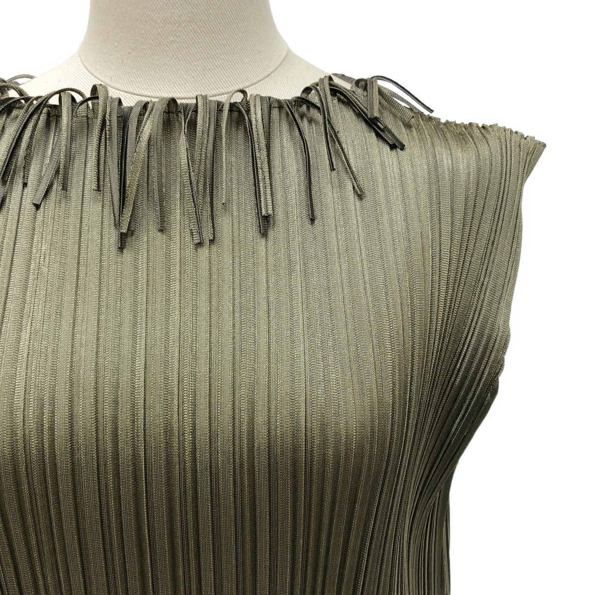PLEATS PLEASE ISSEY MIYAKE – KLD