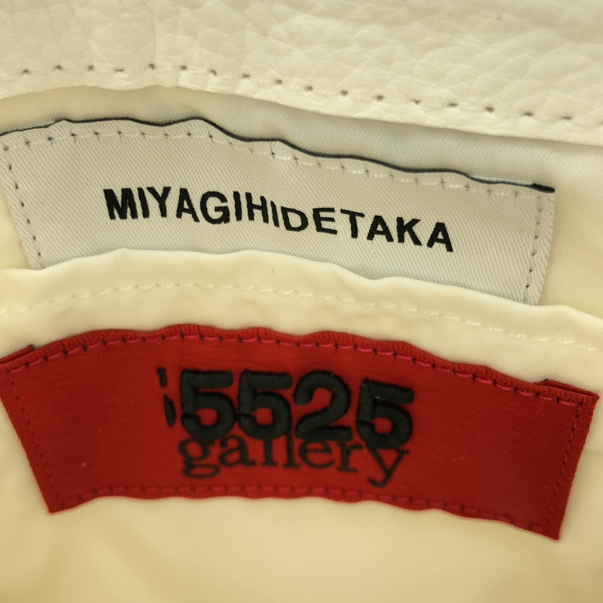 【美品】  5525gallery / 5525ギャラリー | × MIYAGI HIDETAKA  / MIYAGI BAG / レザー ロゴ フリンジフラップ ショルダーバッグ | white | メンズ