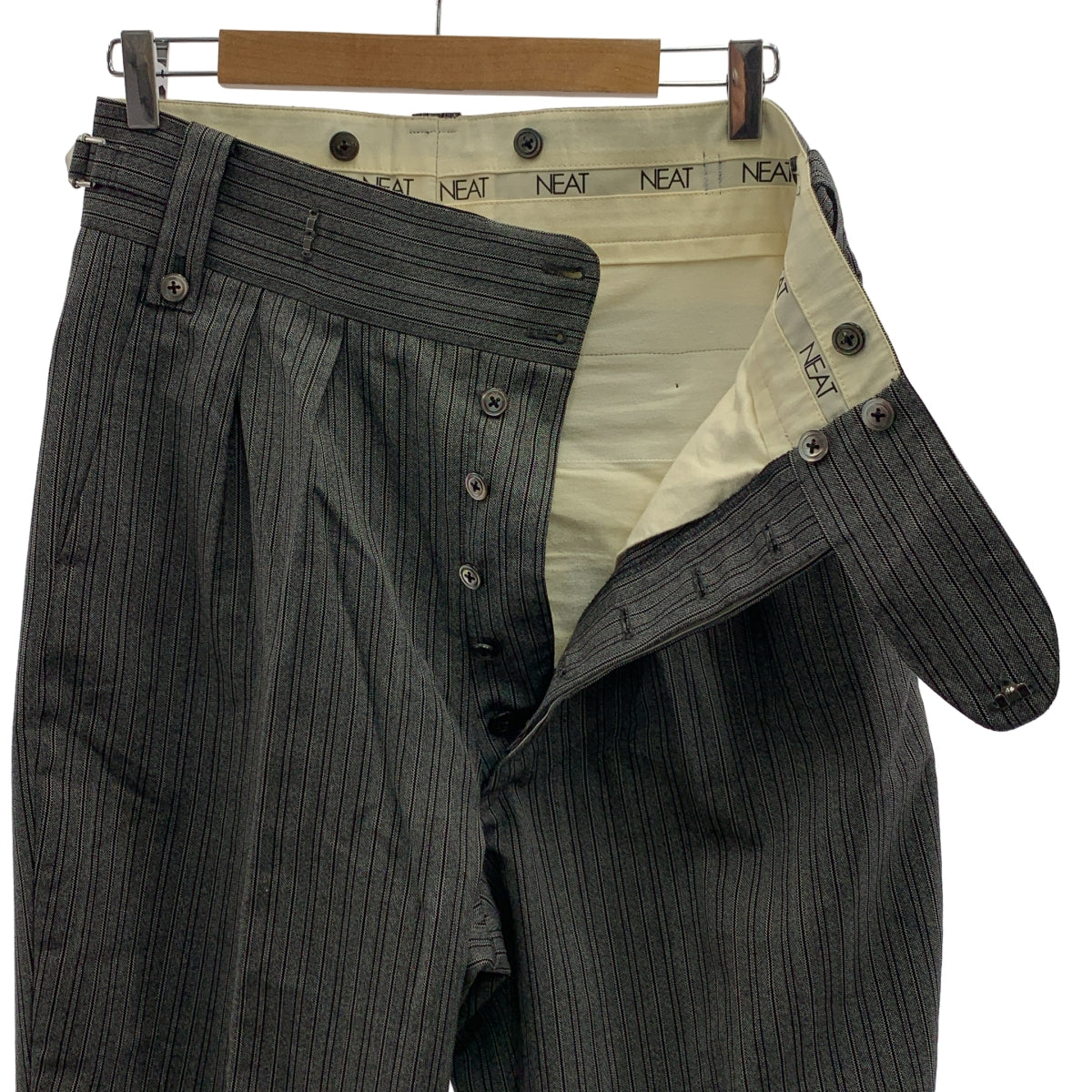 NEAT / ニート | DIRECTORS BELTLESS ウール混 ストライプ サイドアジャスター ベルトレス トラウザー パンツ | M | グレー | メンズ