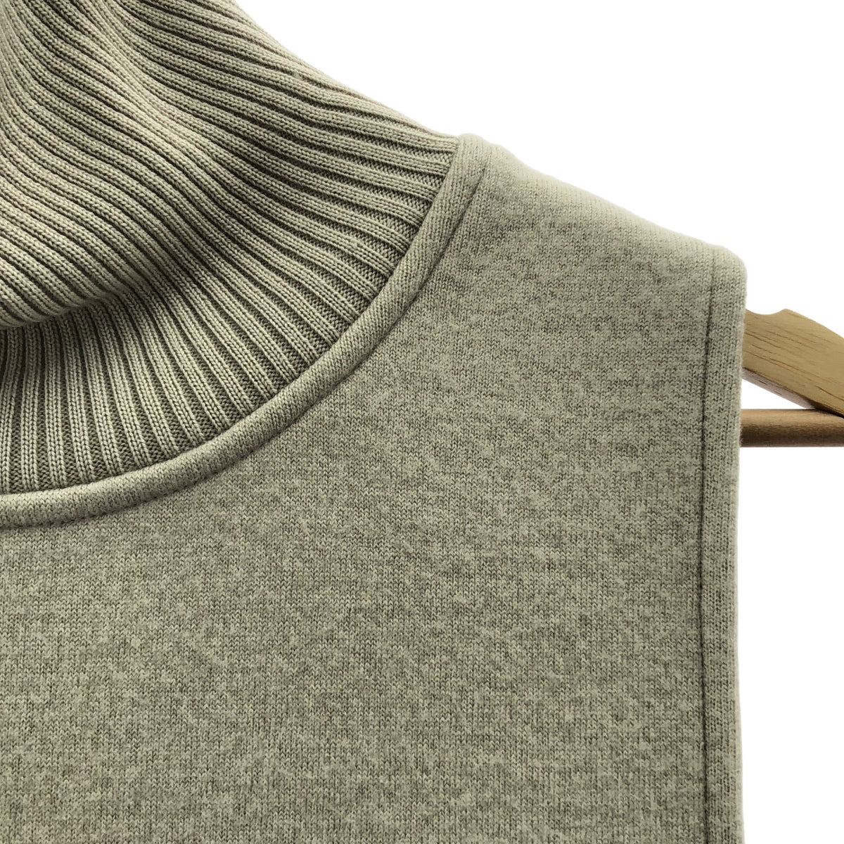 [全新] 棕褐色 | 羊毛高領背心 | F尺碼 | 米色 | 女款