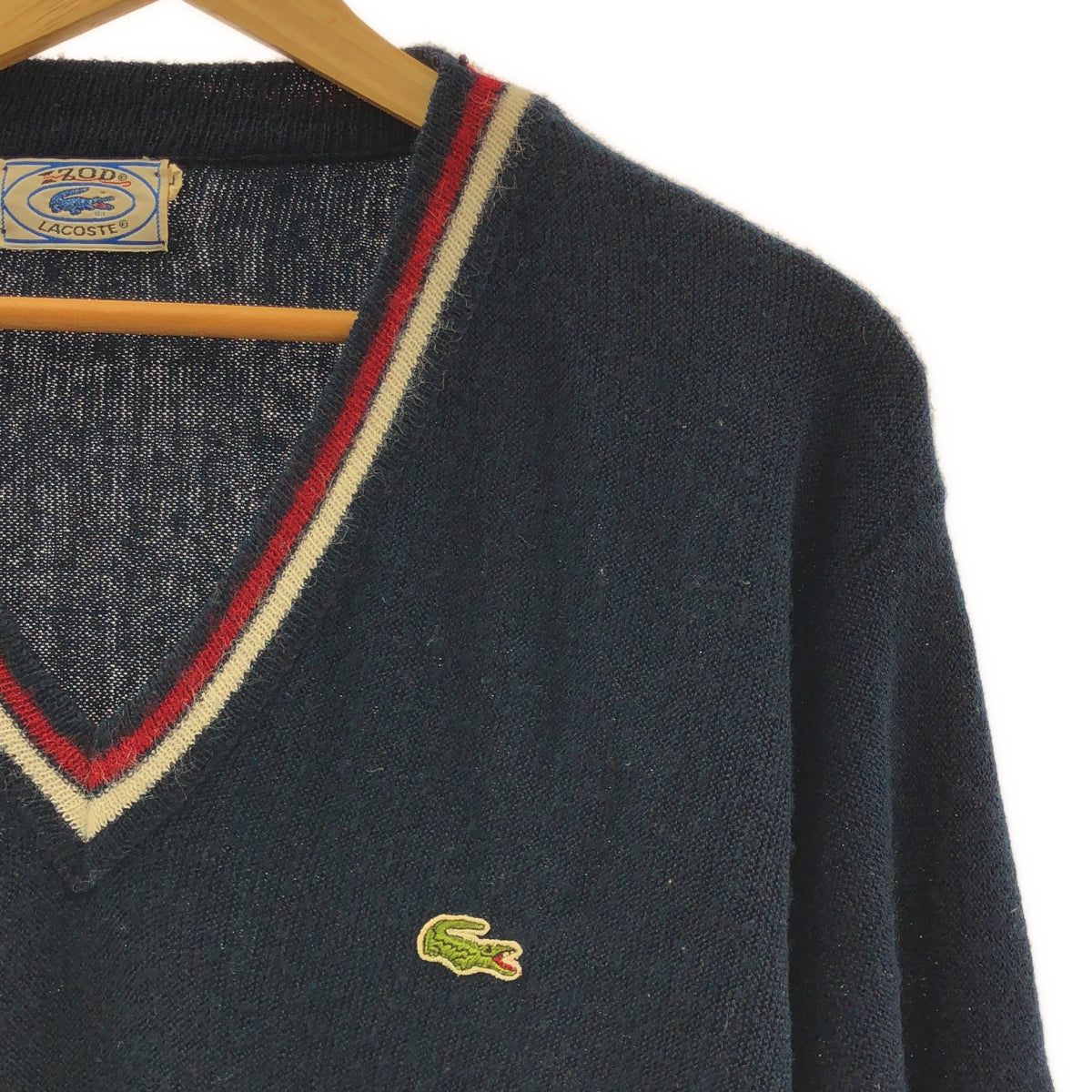 復古 | 20 世紀 70 年代 IZOD LACOSTE V 領毛衣（帶線軸標籤）| L 碼 |