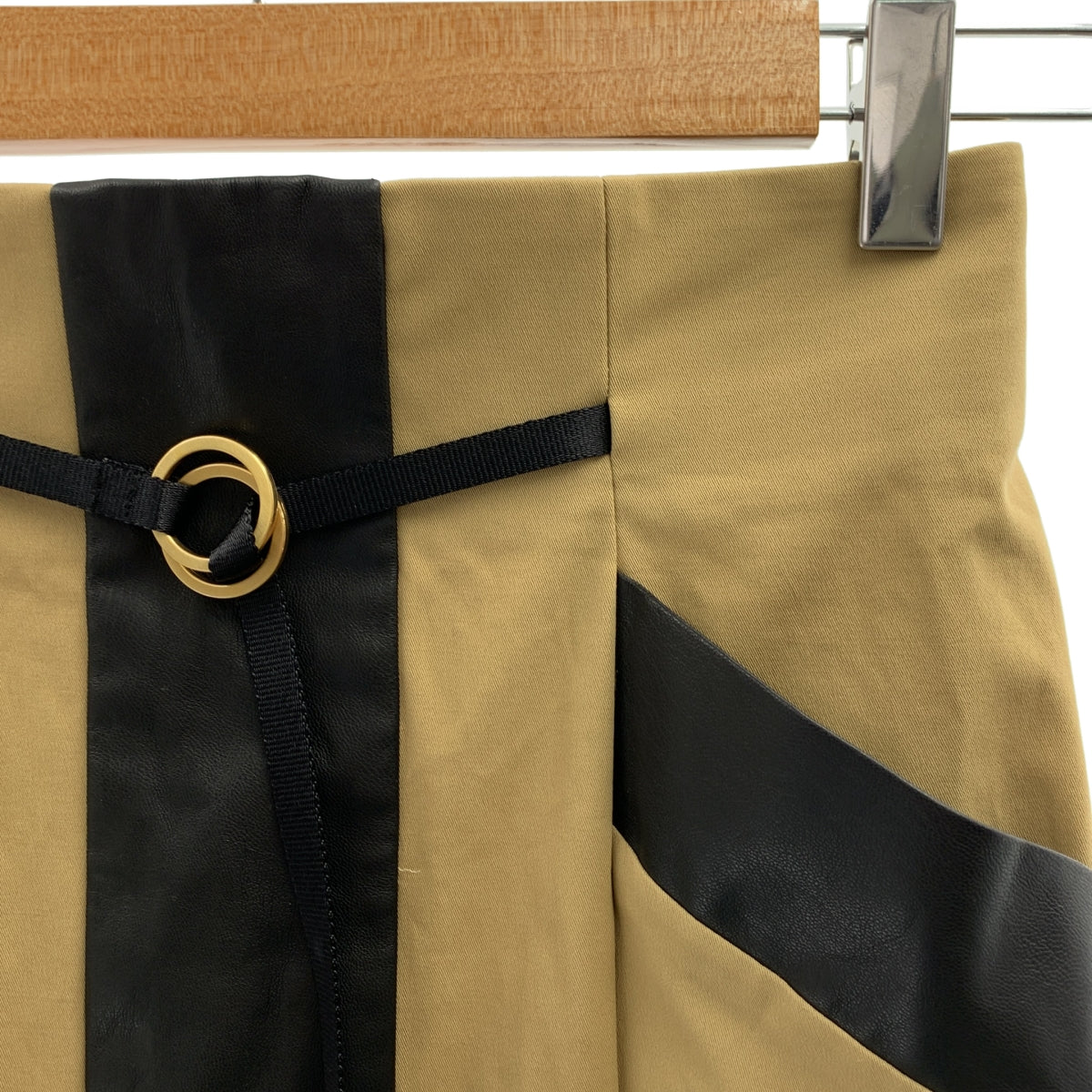 Mame Kurogouchi / 마메쿠로고우치 | High Waisted Chino Skirt 가짜 가죽 전환 하이 웨스트 치노 스커트 | 1 |