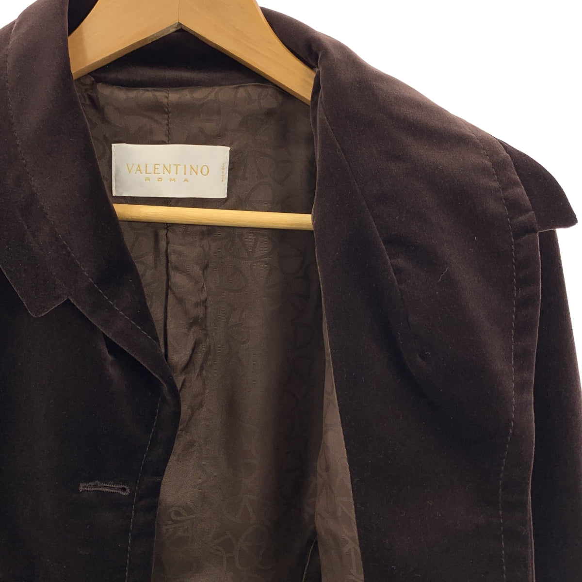 華倫天奴 | 絲絨披肩領單排扣夾克，帶全襯裡標誌 | 尺寸 38 | 女款