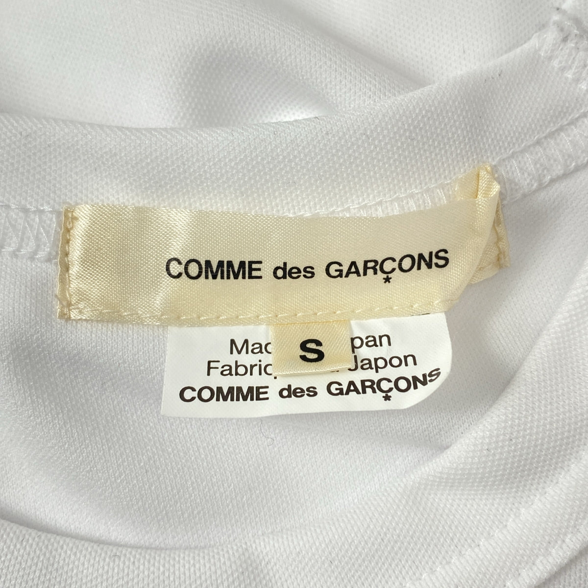 [狀況極佳] COMME des GARÇONS | 2025 春夏 | 聚酯不對稱袖上衣 | S尺寸 | 白色 | 女款