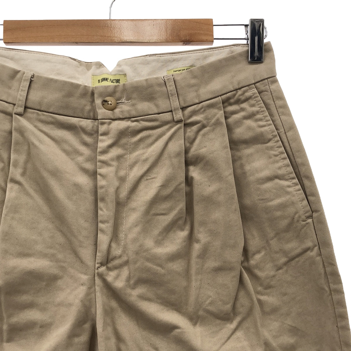 DE BONNE FACTURE | 2-pleat chino pants | Beige | Men's