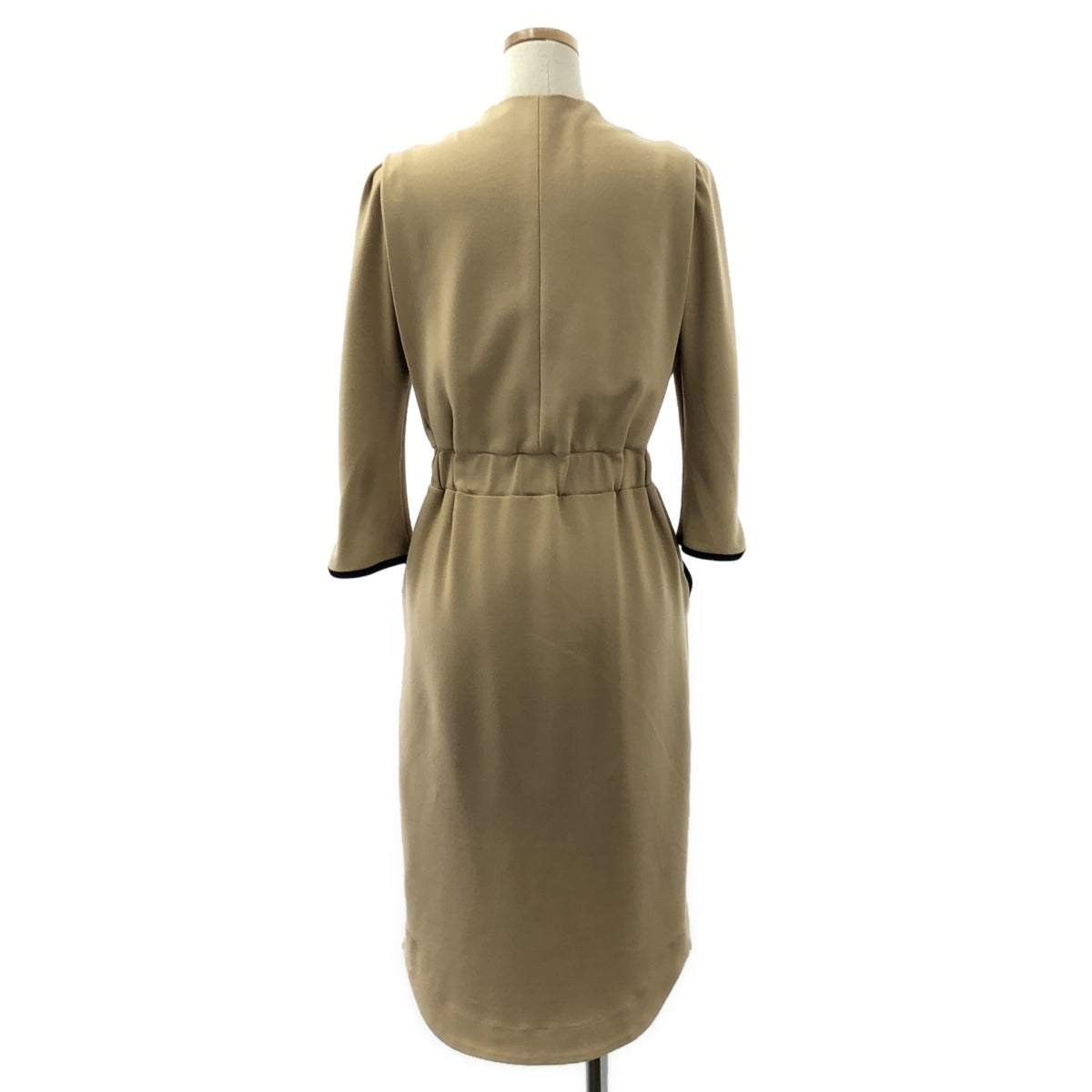 Mame Kurogouchi / マメクロゴウチ | Iライン ジャージー ワンピース | 1 | ベージュ/ブラック | レディース