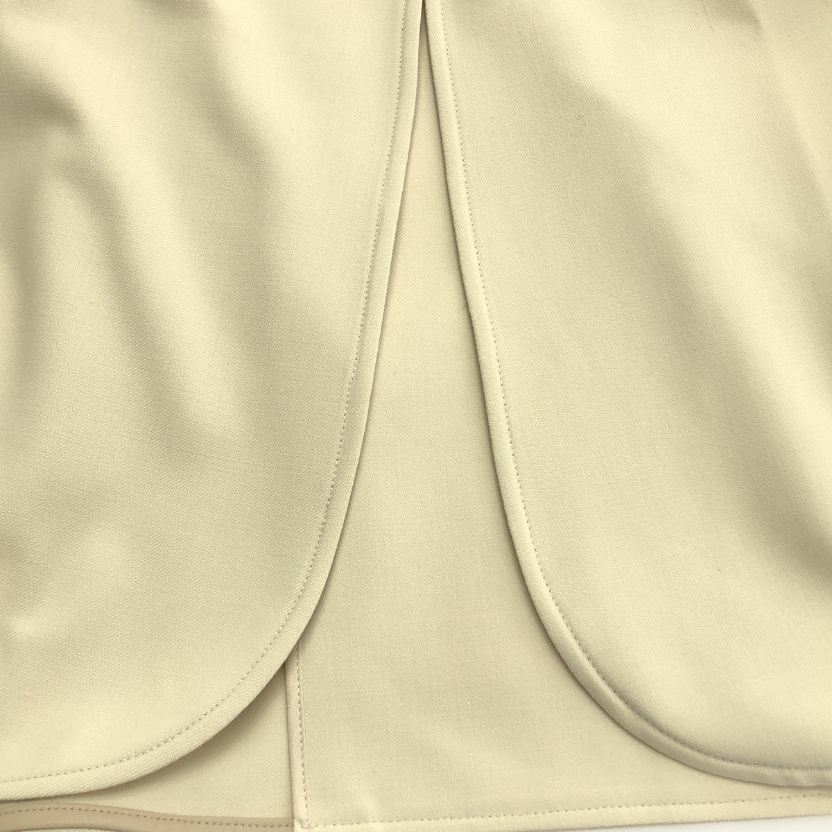 BEIGE， / ベイジ | 異素材 切替 ベルテッド スリット スリーブレス コート | 2 | レディース