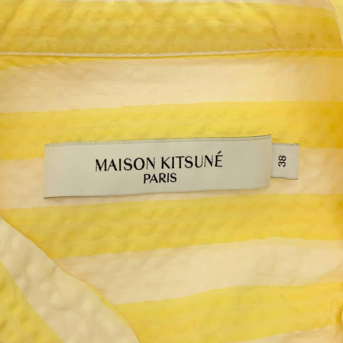 MAISON KITSUNE / メゾンキツネ | ストライプ シアサッカー ロゴ スタンドカラー シャツ ブラウス | 38 | イエロー/ホワイト | レディース