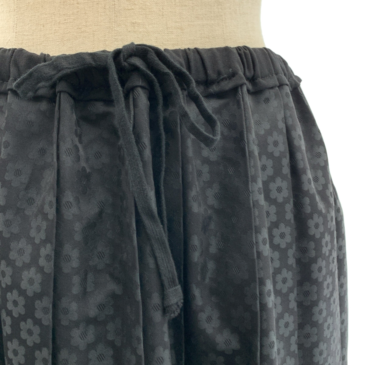 COMME des GARÇONS | 經編布料2017春夏 |百褶花卉印花休閒半身裙| SHOPBOP