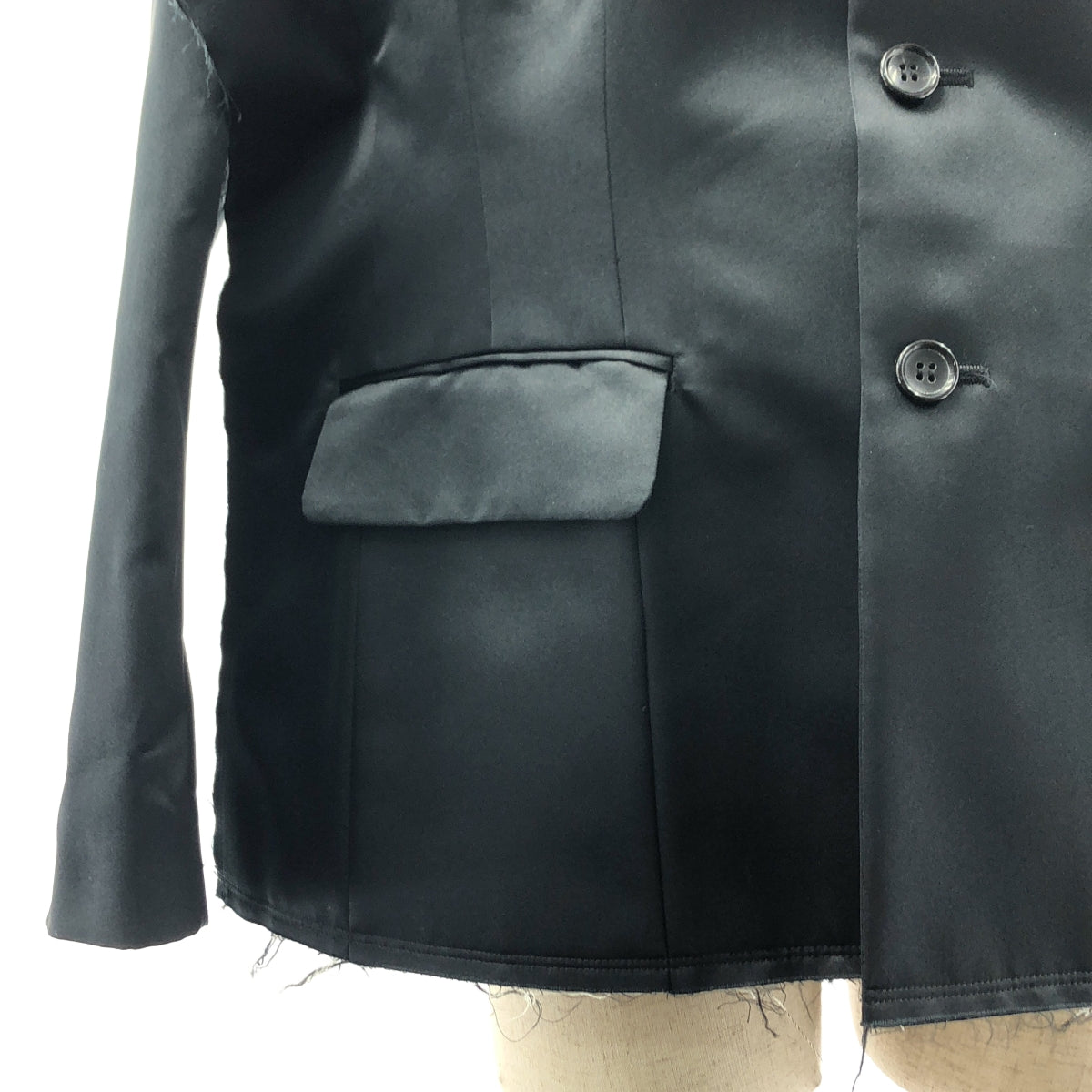 [狀況極佳] COMME des GARÇONS | 2022 秋冬 | 側開式聚酯緞面修身外套 | XS 碼 | 黑色 | 女款