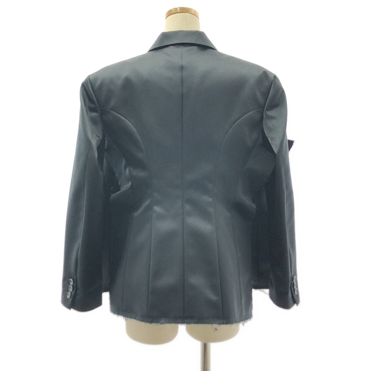 [狀況極佳] COMME des GARÇONS | 2022 秋冬 | 側開式聚酯緞面修身外套 | XS 碼 | 黑色 | 女款