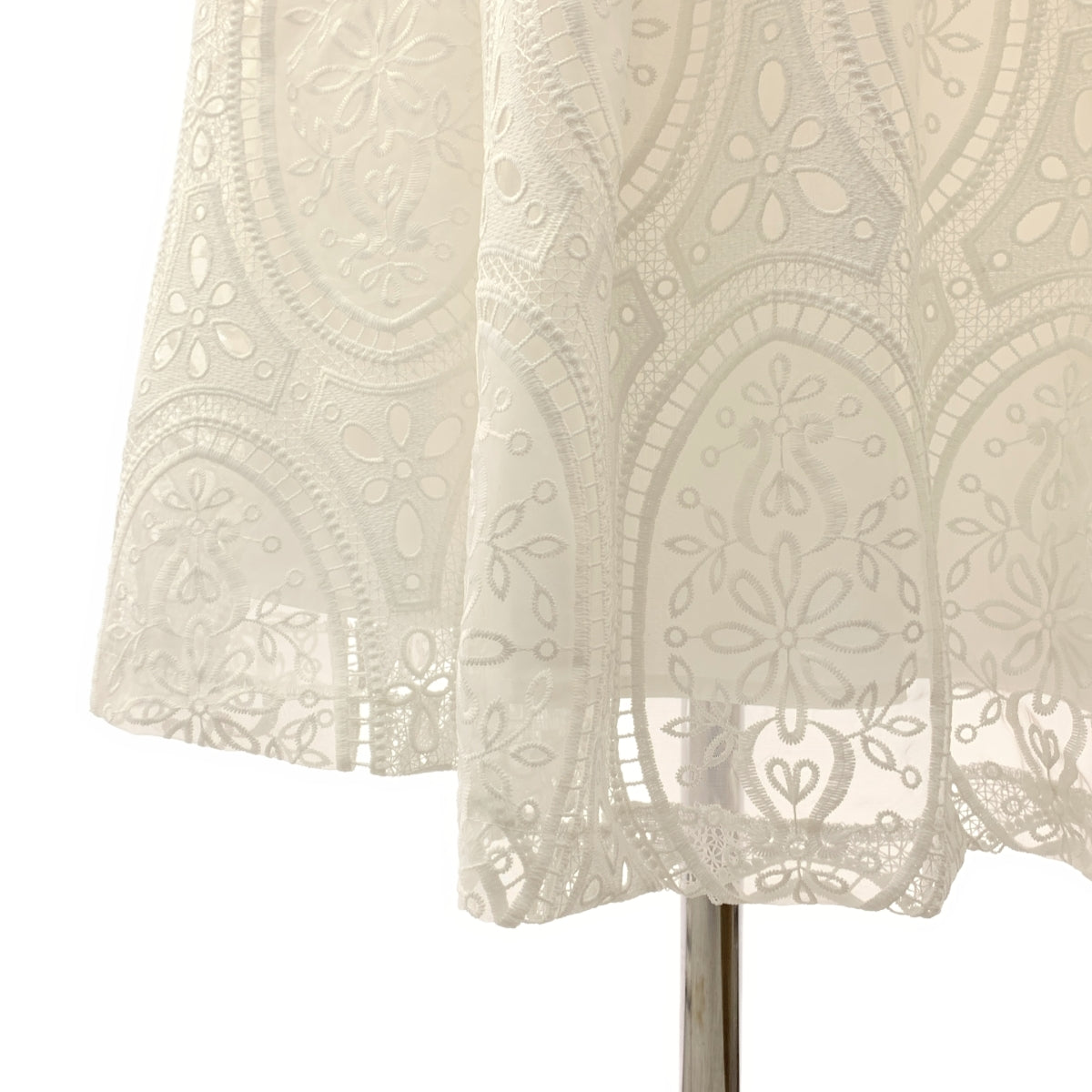 [狀況極佳] TSURU by Mariko Oikawa | Ariana 蕾絲蓬鬆喇叭裙 | 尺寸 36 | 白色 | 女款