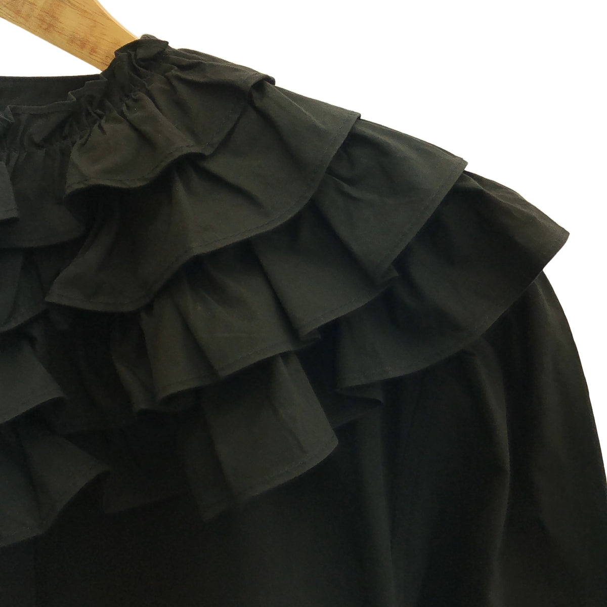 [新] Bibiy。 |荷葉邊領夏洛特襯衫 | F |黑色 |女性的