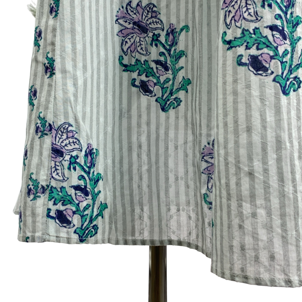 【新品】  ne Quittez pas / ヌキテパ | 2025SS | Cotton Jacquard Lily Print Shirring Dress リリープリント コットン ジャガード シャーリング ドレス ワンピース | M | グレー / ホワイト | レディース