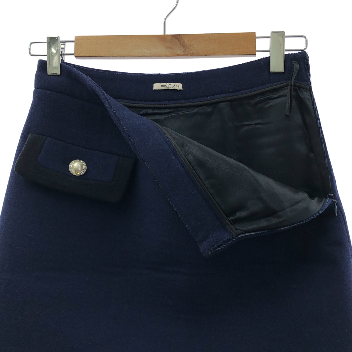 miu miu / 뮤 뮤 | 진주 버튼 울 스커트 | 38 | 네이비 | 여성