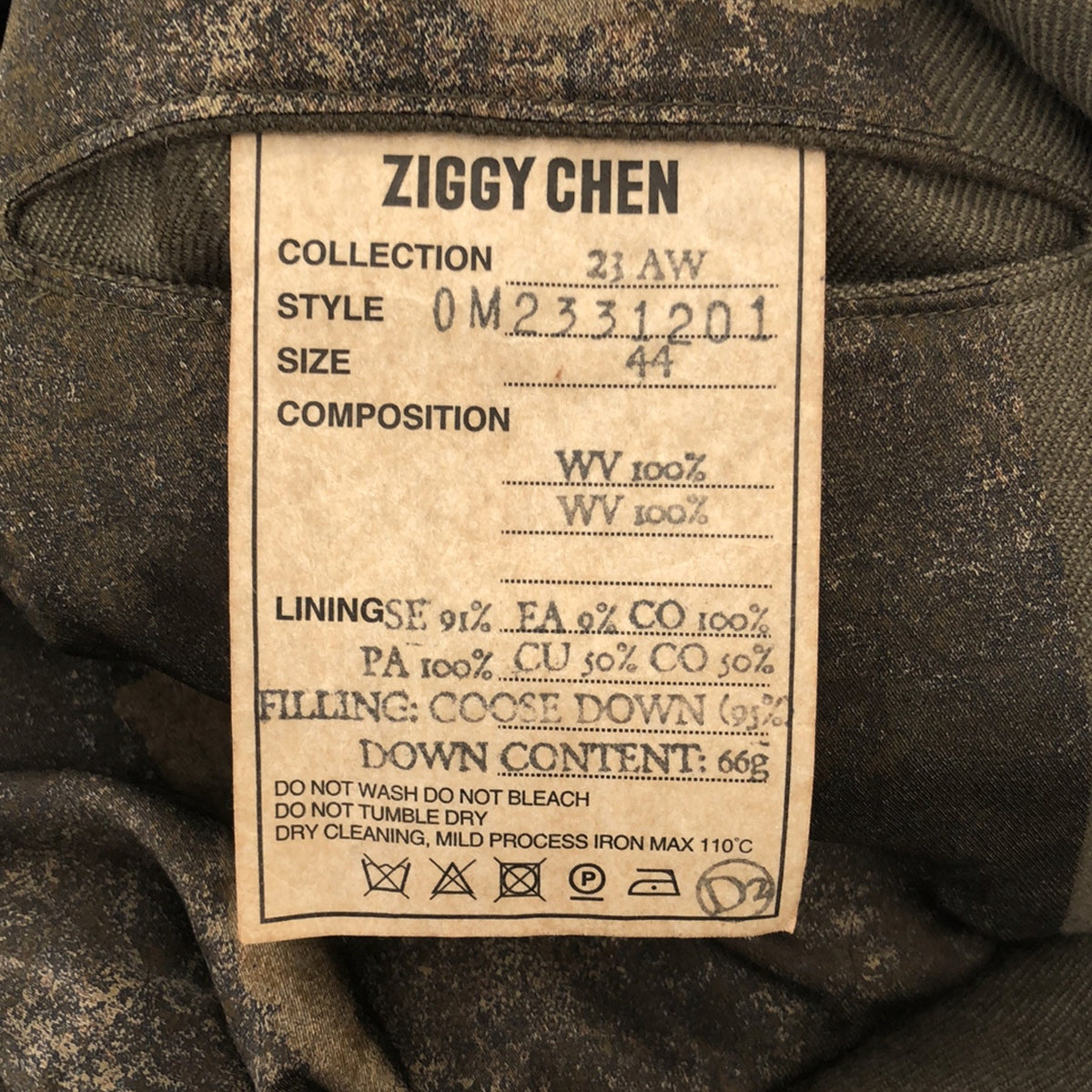 【미품】 ziggy chen / 지기첸 | 2023AW | ELONGATED HIGH NECK DUVET JACKET / 오버 롱 다운 재킷 / 총 안감 | 44 | 카키 시스템 | 남성