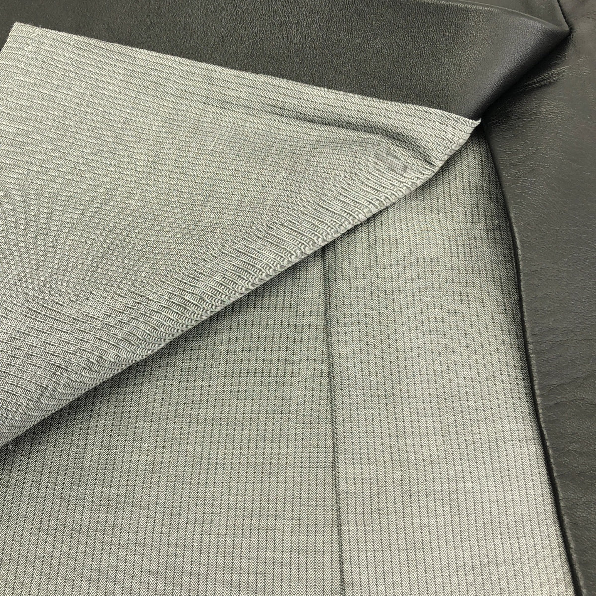 【미품】 Acne Studios / 여드름 스튜디오 | 램 가죽 슬릿 스커트 / 총 안감 | 32 | 블랙 | 여성