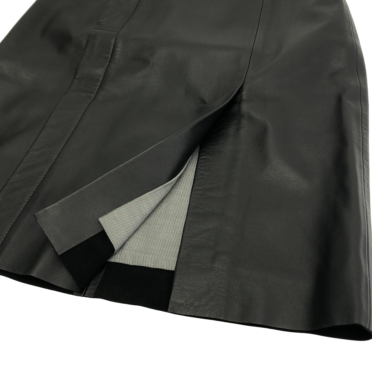 【미품】 Acne Studios / 여드름 스튜디오 | 램 가죽 슬릿 스커트 / 총 안감 | 32 | 블랙 | 여성