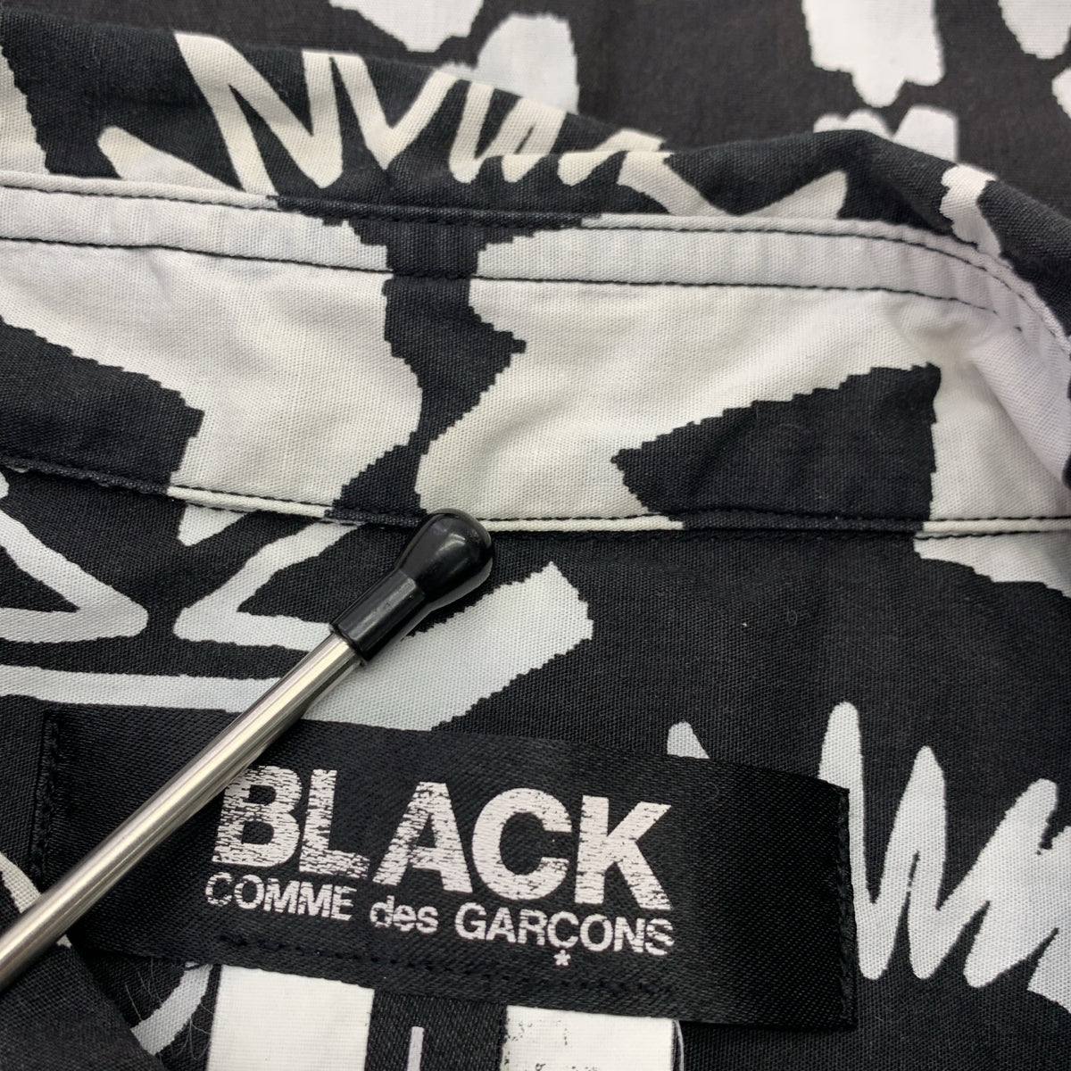 BLACK COMME des GARCONS / ブラックコムデギャルソン | 2016SS | 総柄 ロゴ レギュラーカラー シャツ | L | メンズ