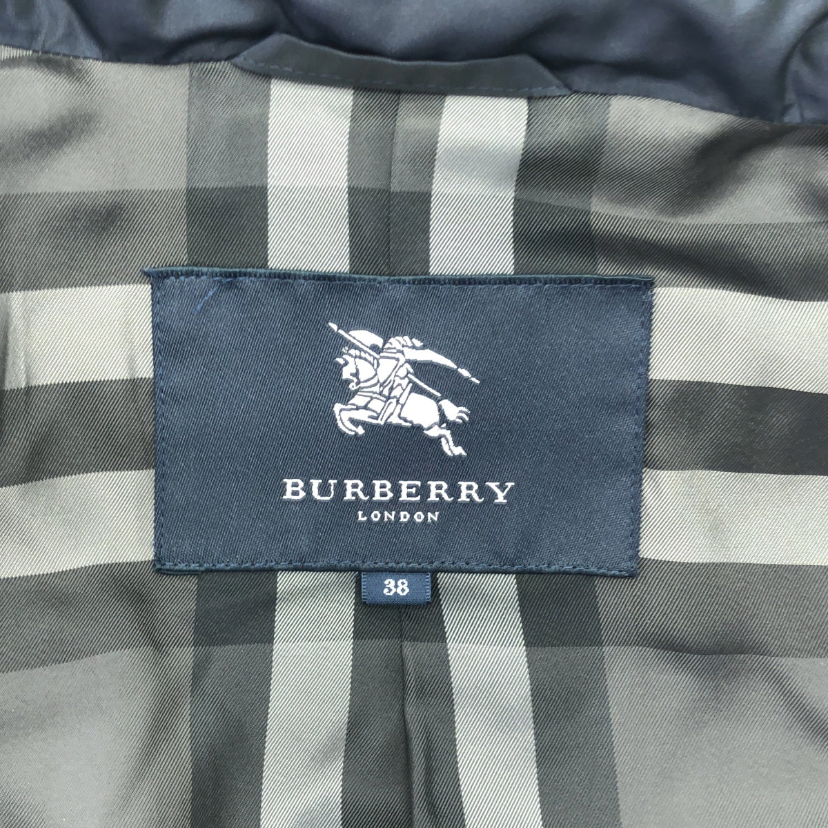 BURBERRY LONDON | 立領束帶羽絨大衣，配 Nova 格紋襯裡 | 尺寸 38 |