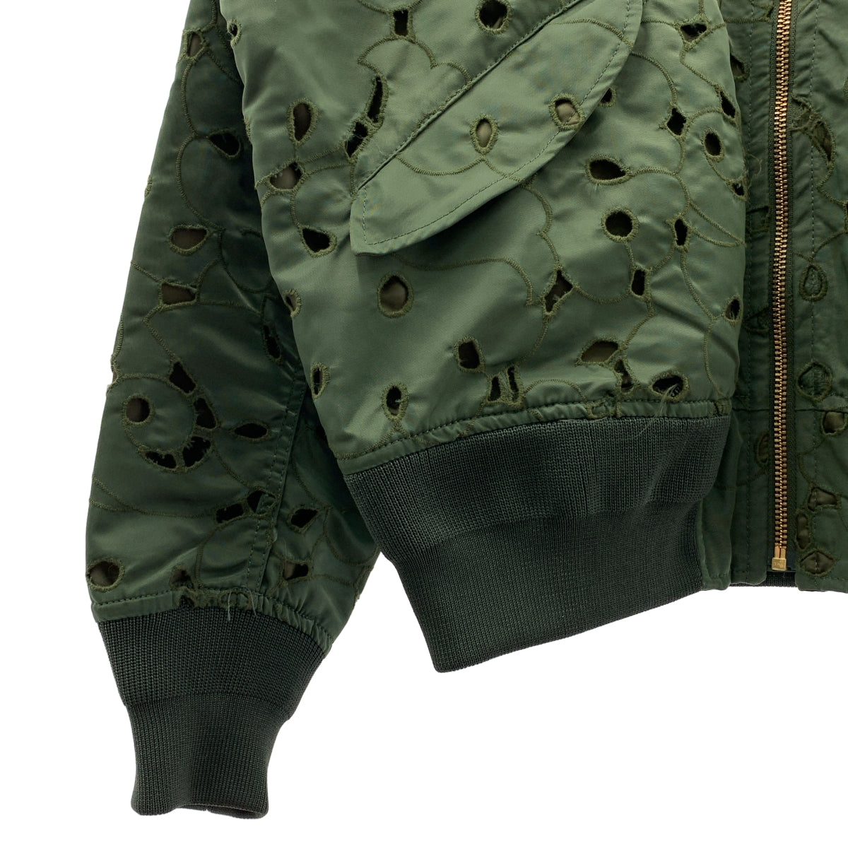 [狀況良好] TOGA PULLA |尼龍斜紋刺繡上衣 |刺繡束口夾克 |尺寸 36 |卡其色|女性的