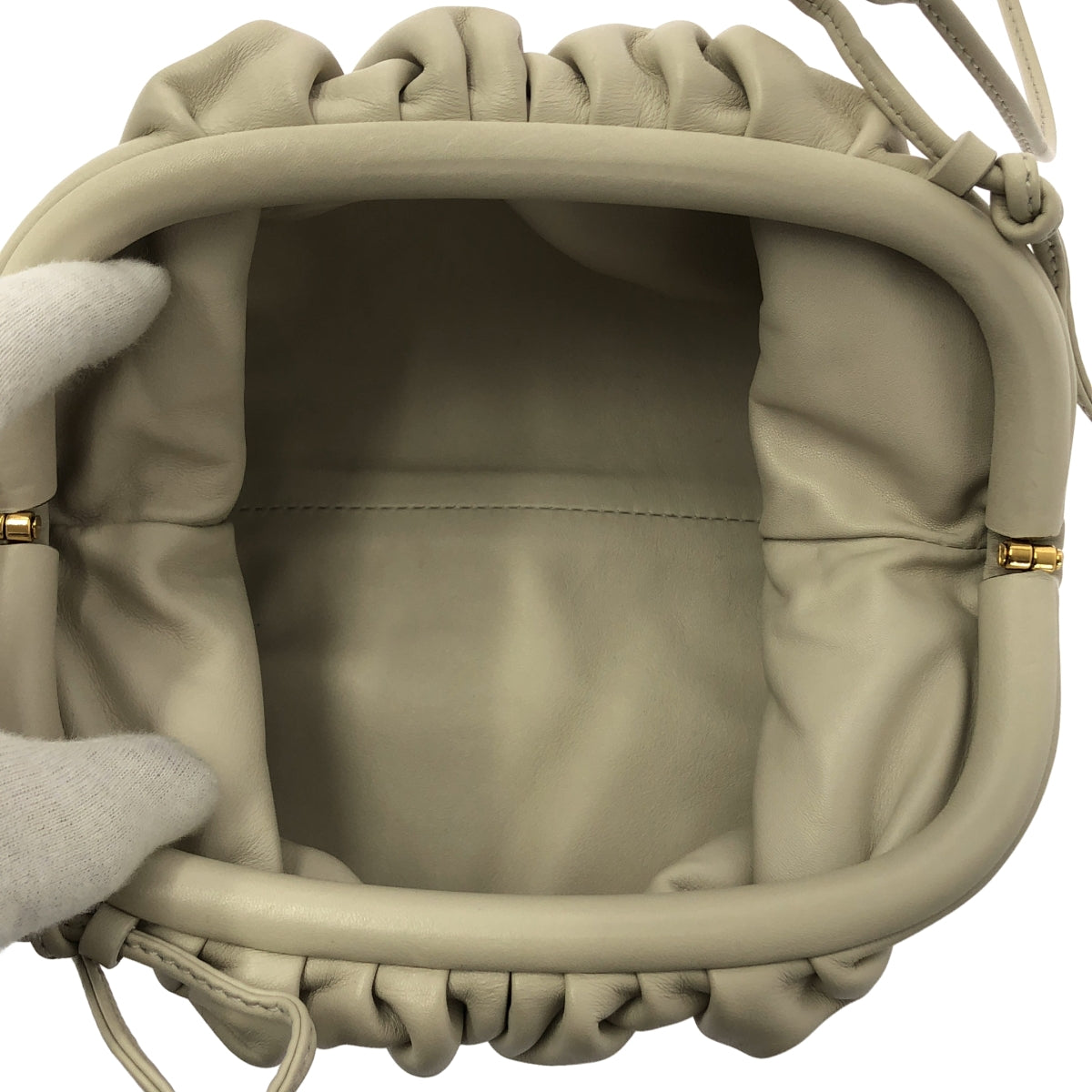 【成色極佳】葆蝶家 (BOTTEGA VENETA) | 迷你 The Pouch Clasp 單肩包 | 象牙色 | 女士