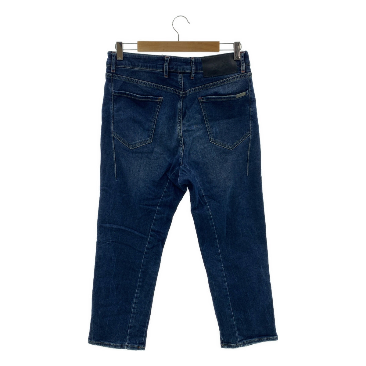 ARMANI EXCHANGE / アルマーニエクスチェンジ | ダメージ加工 ロゴレザーパッチ ストラッチ デニムパンツ | 29 | インディゴ | メンズ