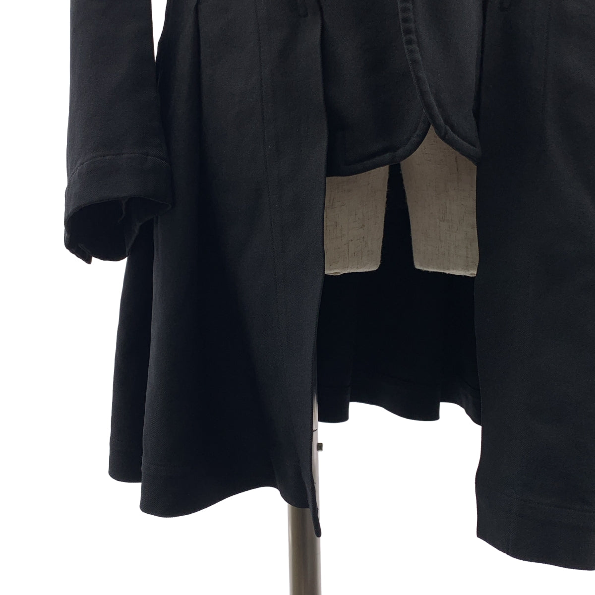 [狀況極佳] 黑色 COMME des GARÇONS | 2015SS | 滌綸，精加工，改良，單排扣，長款夾克/外套 | L 碼 | 黑色 | 男款