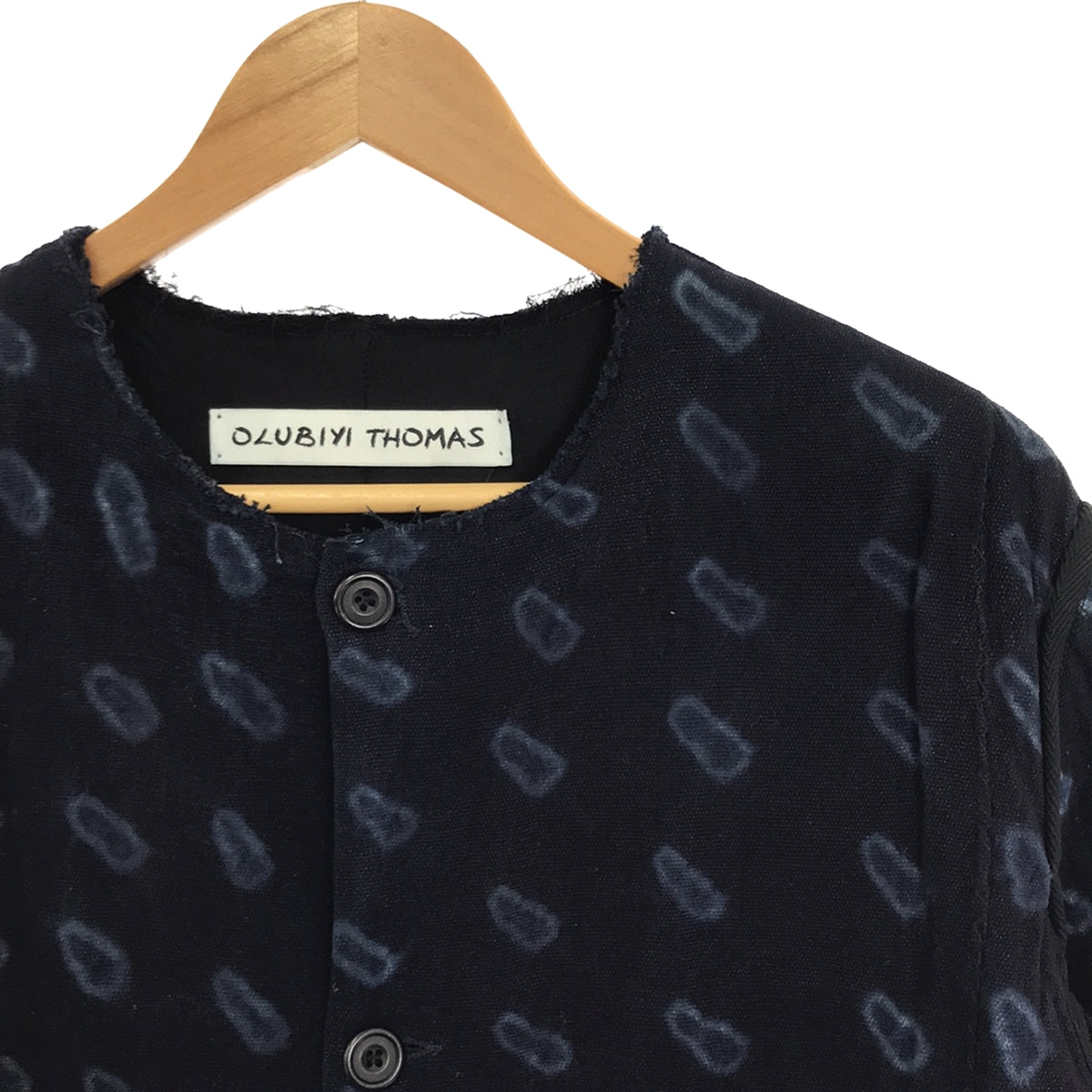 【新品】  OLUBIYI THOMAS / オルヴィトーマス | 2023SS | collarless work jacket 総柄プリント カラーレス ワークジャケット | 2 | インディゴ | メンズ